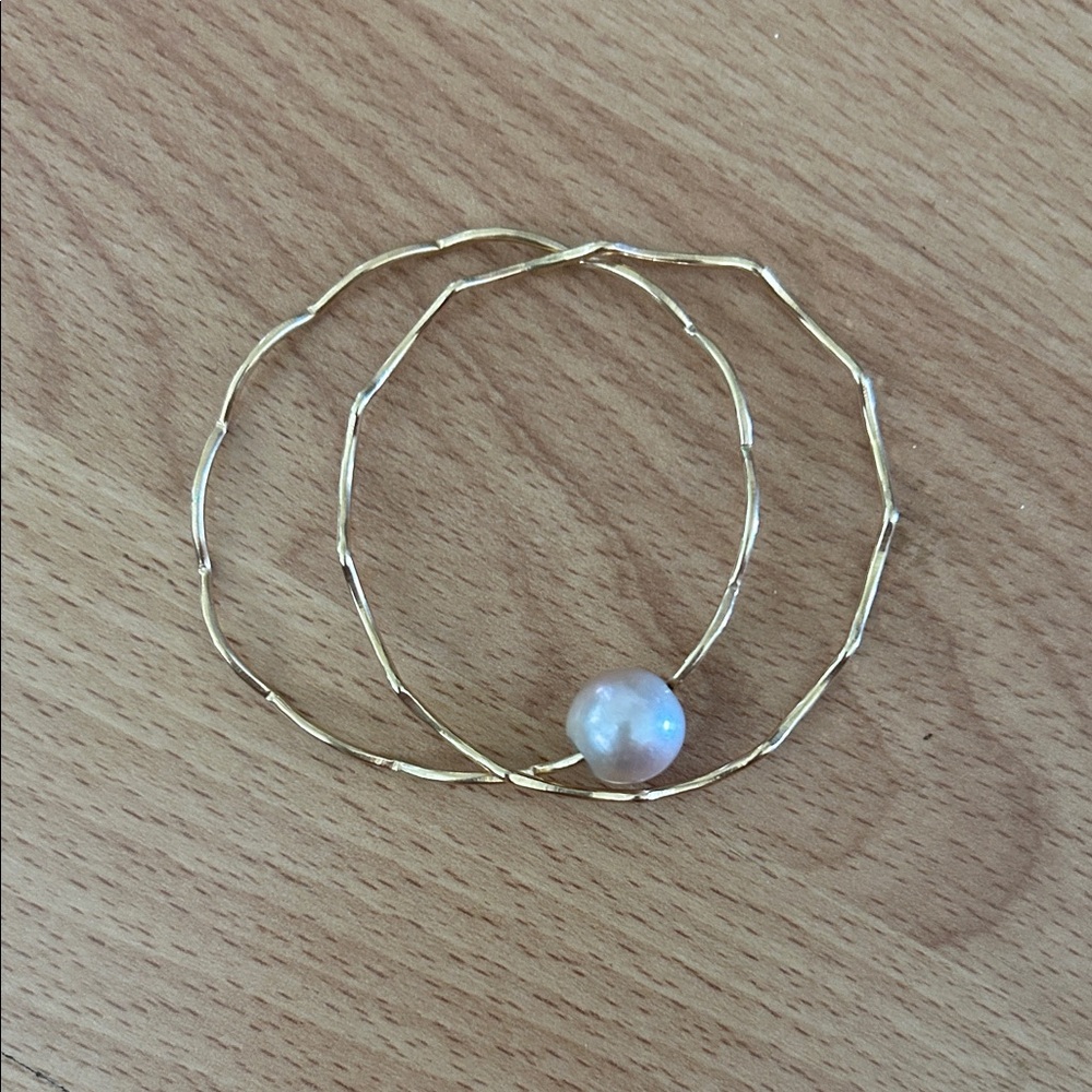 Elegant Gold bracelet bangles with pink pearl